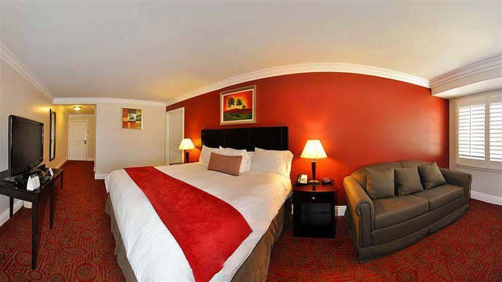 Western Burbank Airport Hotel 3*