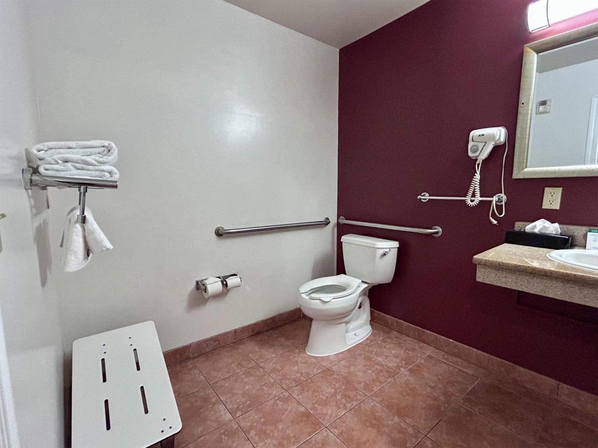 Western Burbank Airport 3*